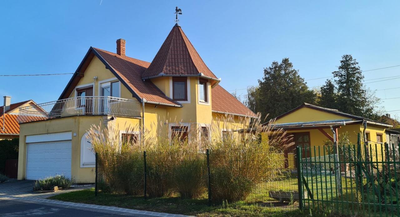 Hajas Familia Kiado Szobak Balatonmariafurdo Bagian luar foto