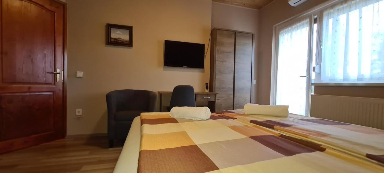 Hajas Familia Kiado Szobak Balatonmariafurdo Bagian luar foto