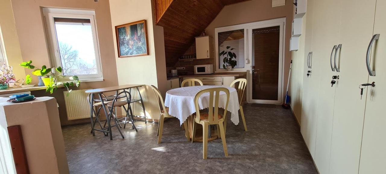 Hajas Familia Kiado Szobak Balatonmariafurdo Bagian luar foto