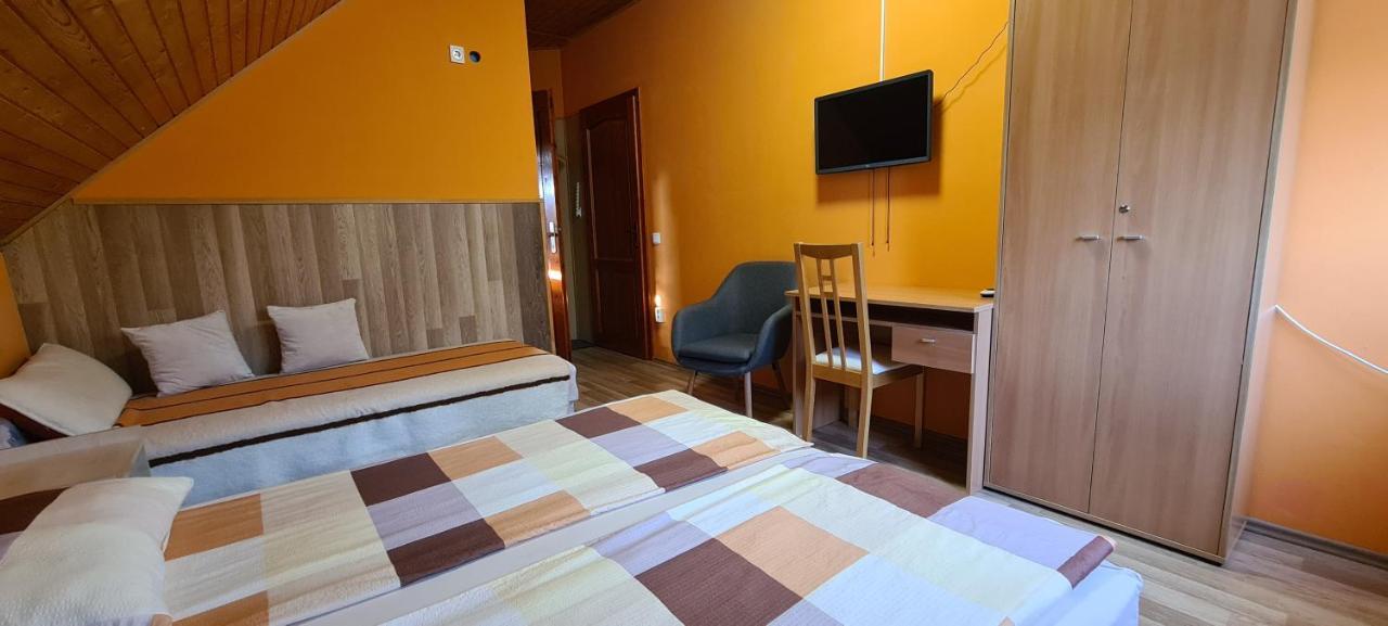 Hajas Familia Kiado Szobak Balatonmariafurdo Bagian luar foto