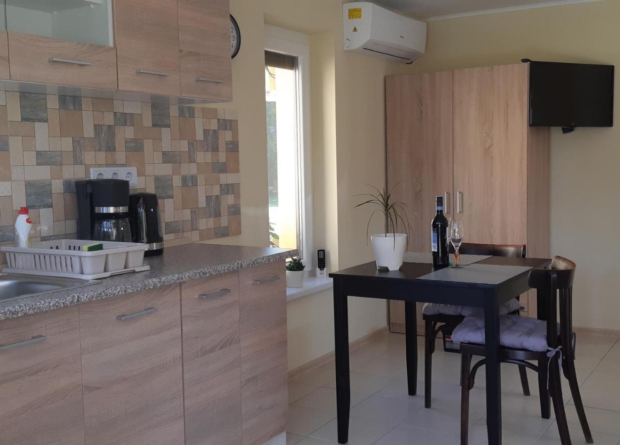 Hajas Familia Kiado Szobak Balatonmariafurdo Bagian luar foto