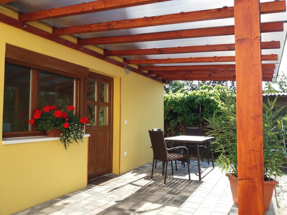 Hajas Familia Kiado Szobak Balatonmariafurdo Bagian luar foto