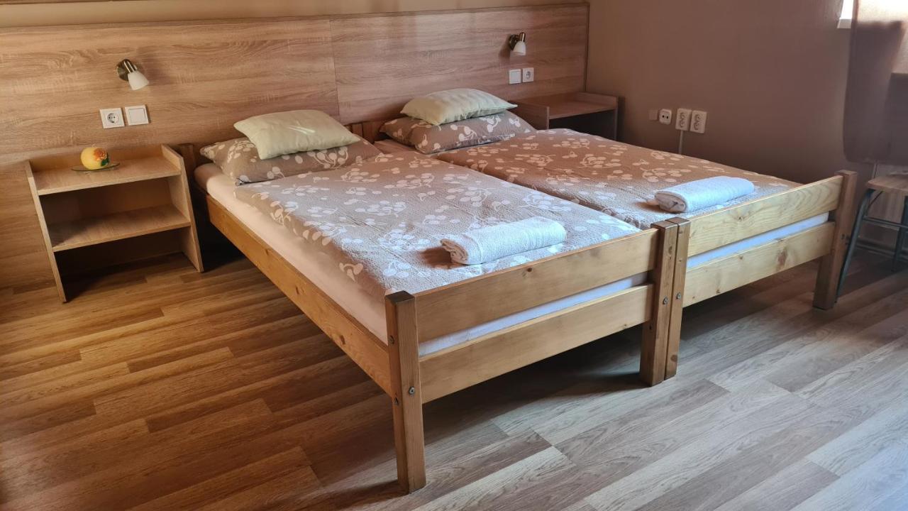 Hajas Familia Kiado Szobak Balatonmariafurdo Bagian luar foto
