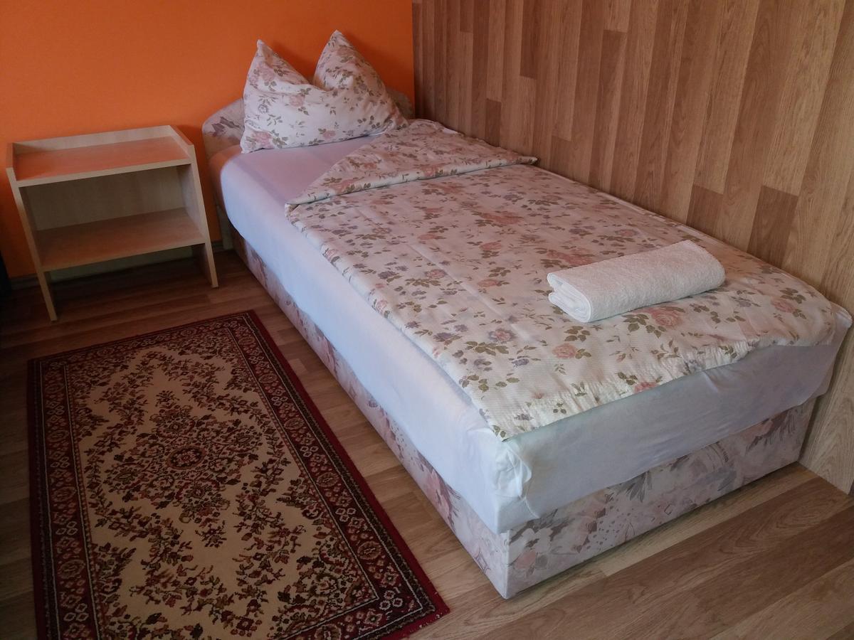 Hajas Familia Kiado Szobak Balatonmariafurdo Bagian luar foto
